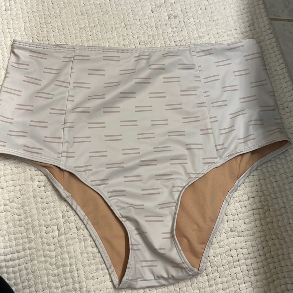 NWOT Kortni Jeane taupe dash high waisted bottoms